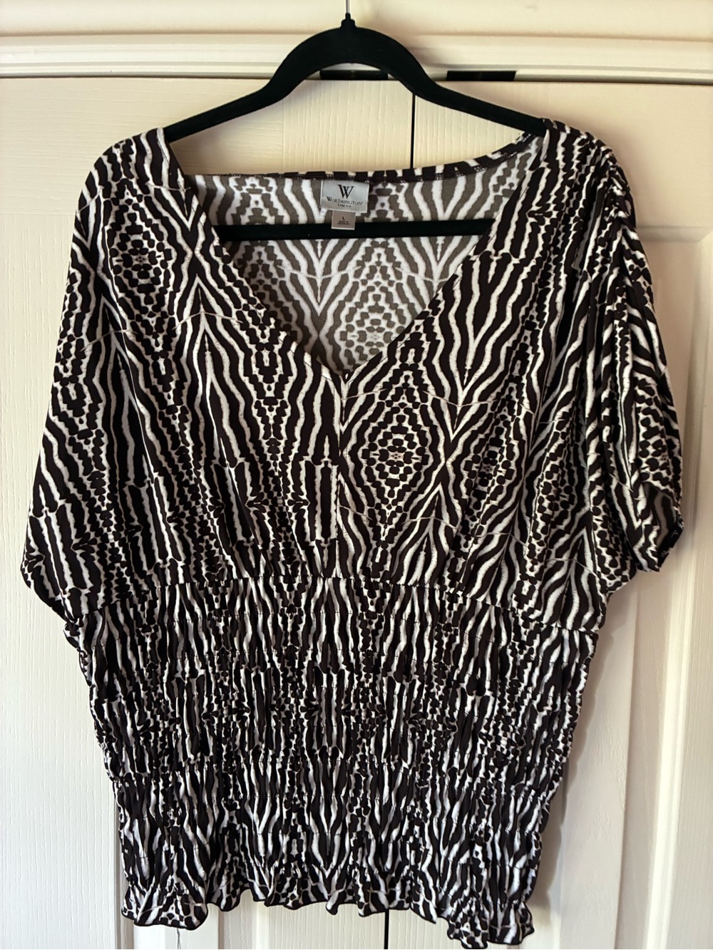 Worthington Black & White Geometric V-Neck Tunic size large